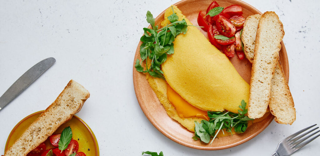 Vegan omelette with Hello-V Cheddar